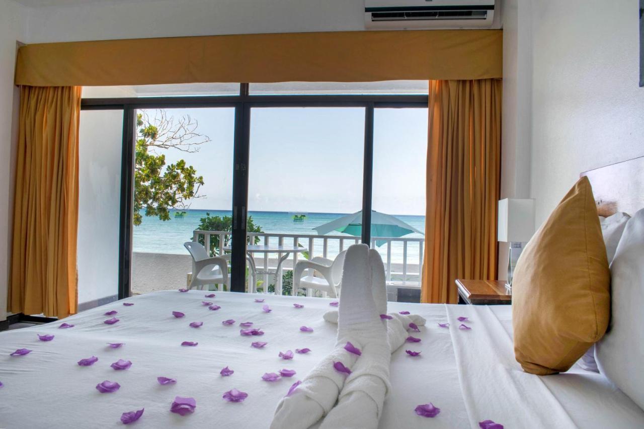 Beach Front Hotel Ocho Rios Exterior photo