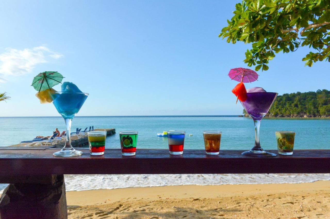 Beach Front Hotel Ocho Rios Exterior photo