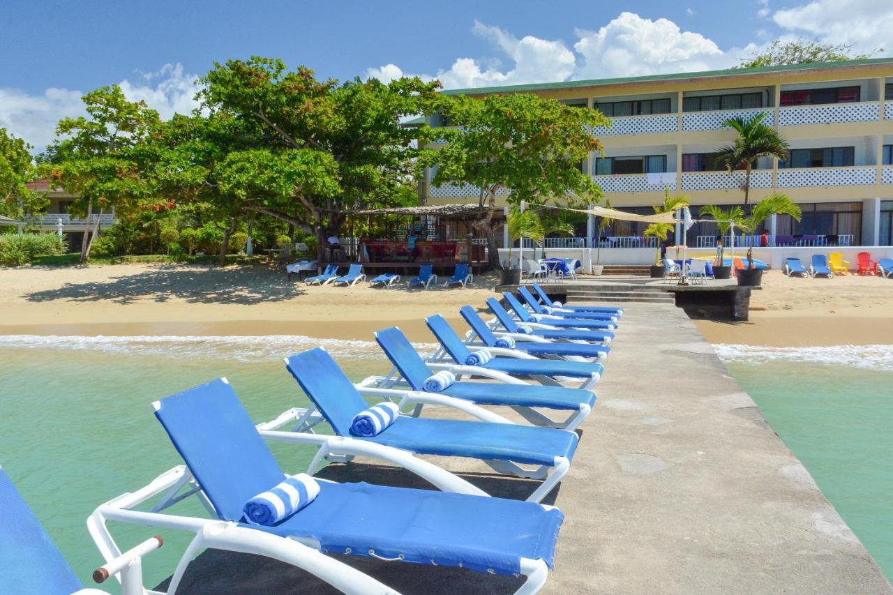Beach Front Hotel Ocho Rios Exterior photo
